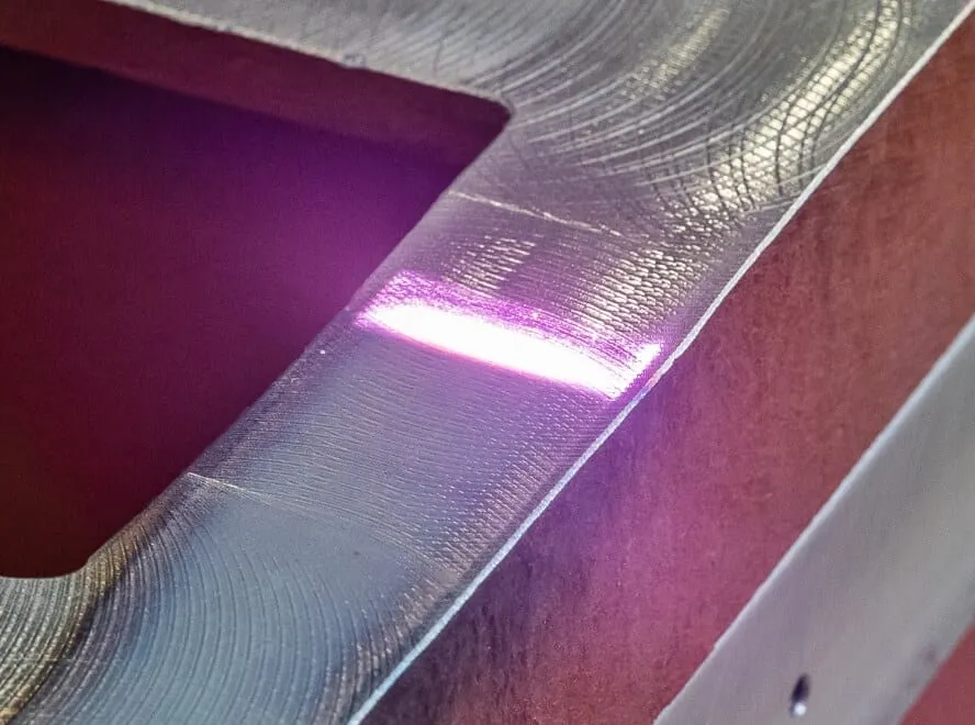 Laserové kalenie hrany, stopa lúča na povrchu dielu