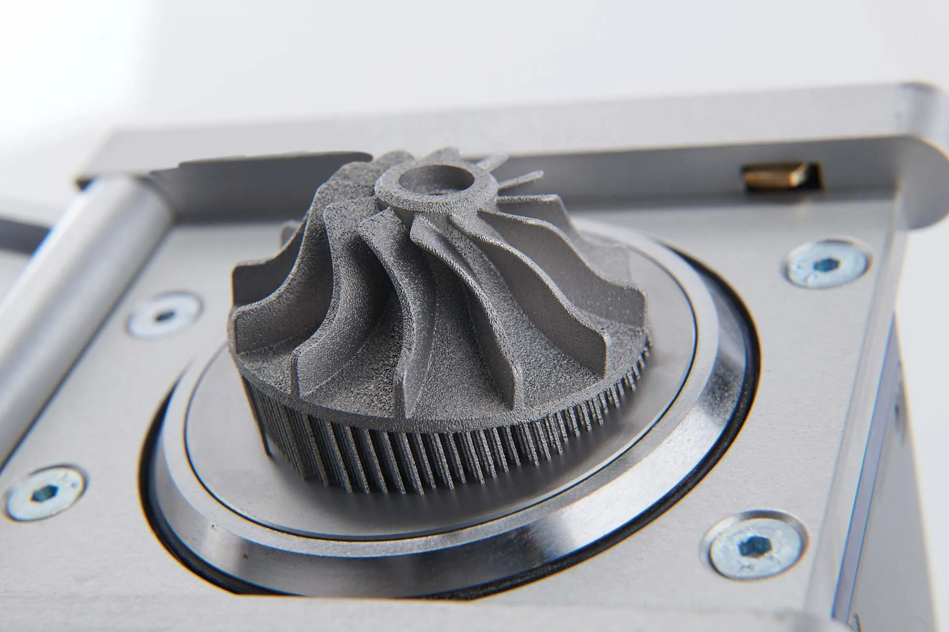 Kovový dielec vyrobený aditívnou technológiou AL3D-METAL